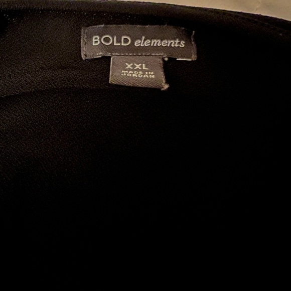 Bold Elements Cold Shoulder 3/4 Sleeve Top - Picture 2 of 2